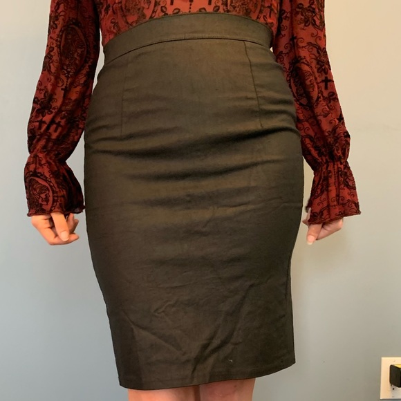 Black pencil skirt - Picture 1 of 3
